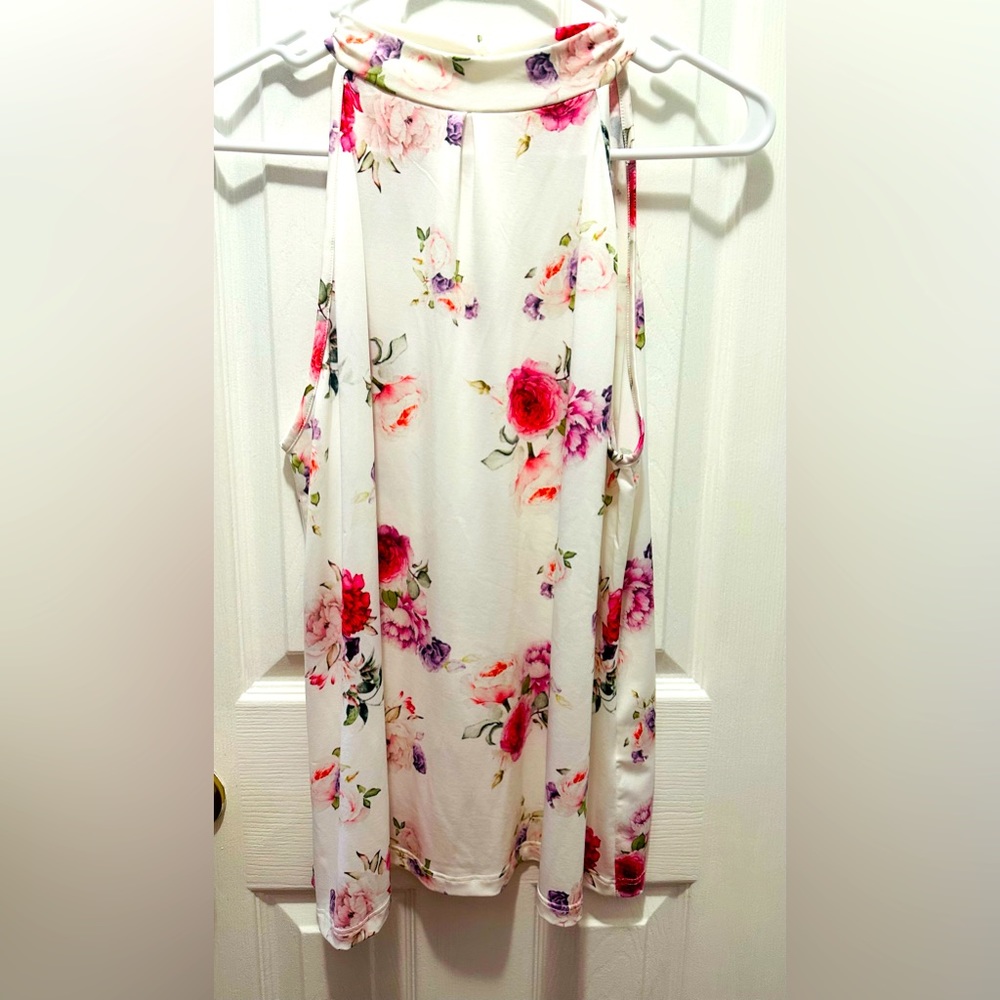New never worn w/o tags Milan Kiss large white floral sleeveless shirt